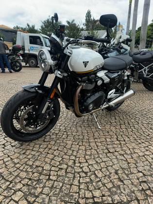 TRIUMPH SPEED TWIN 